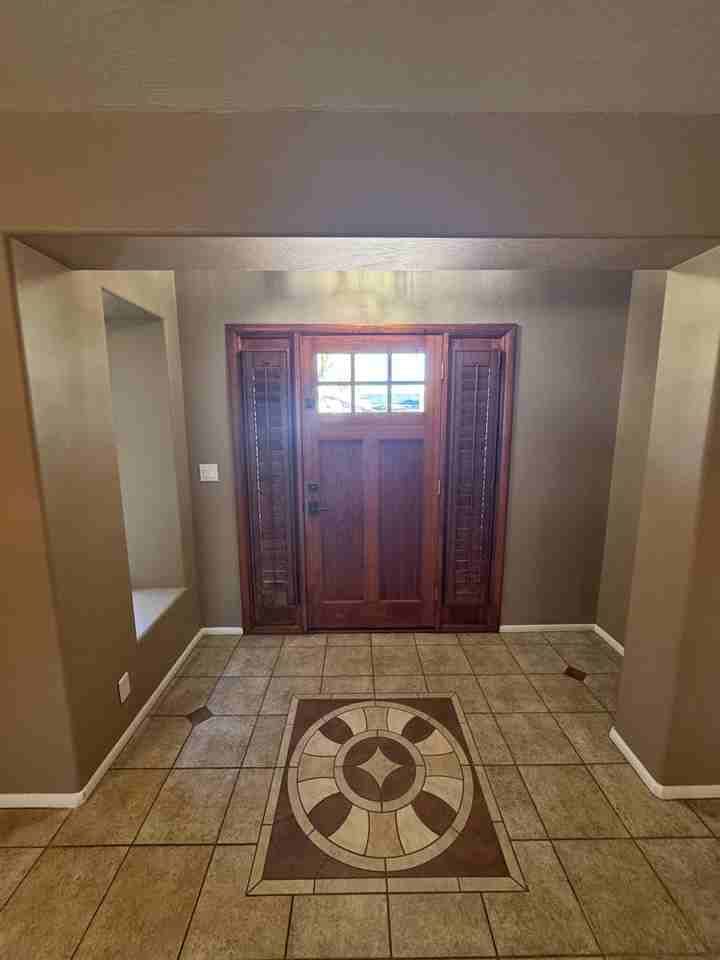 2319 E Balboa Dr - Photo 2 of 20