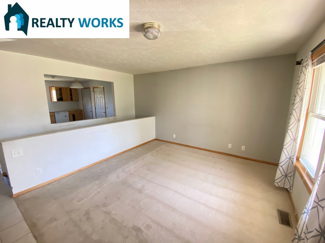 206 Irving St - Photo 2 of 10