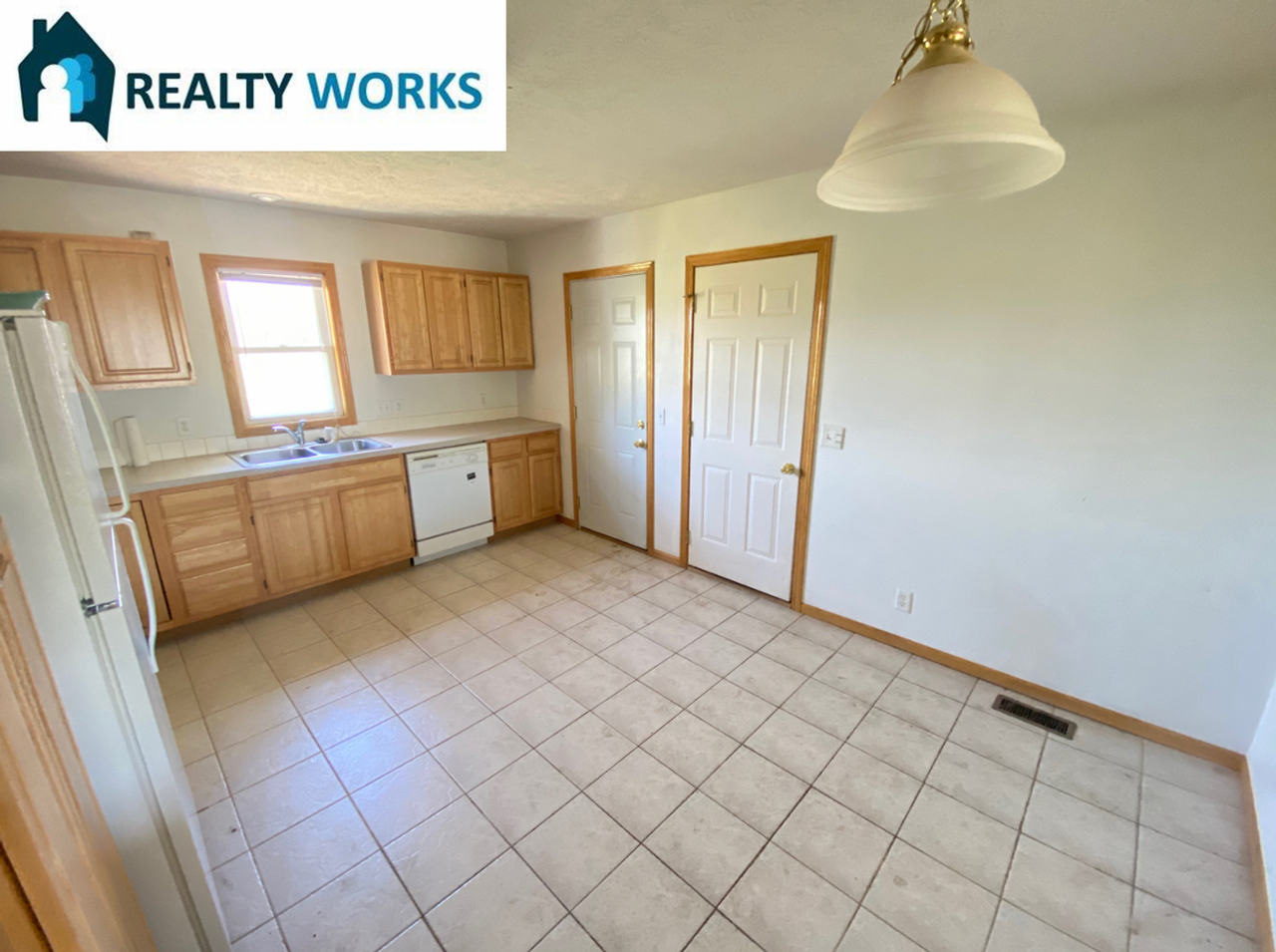 206 Irving St - Photo 3 of 10