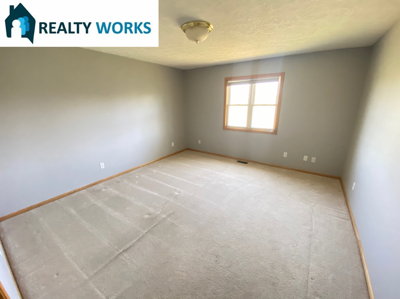 206 Irving St - Photo 7 of 10