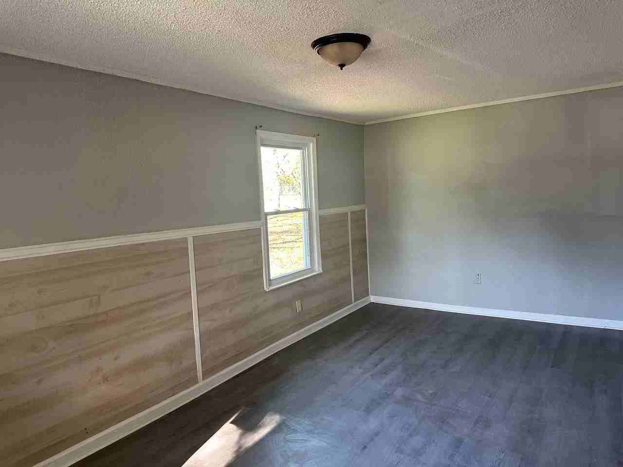 100 Daniel Ct - Photo 2 of 8