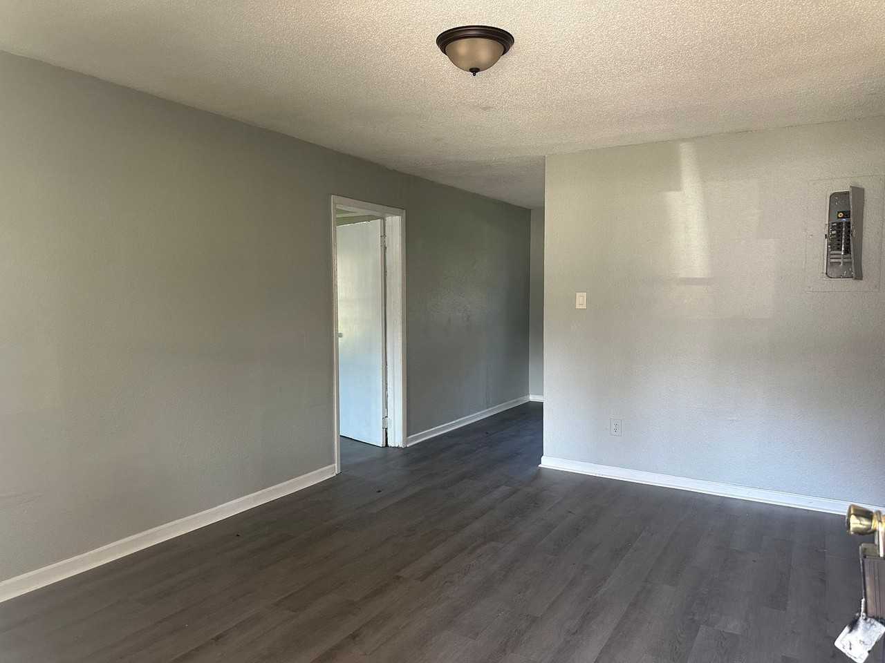 100 Daniel Ct - Photo 3 of 8