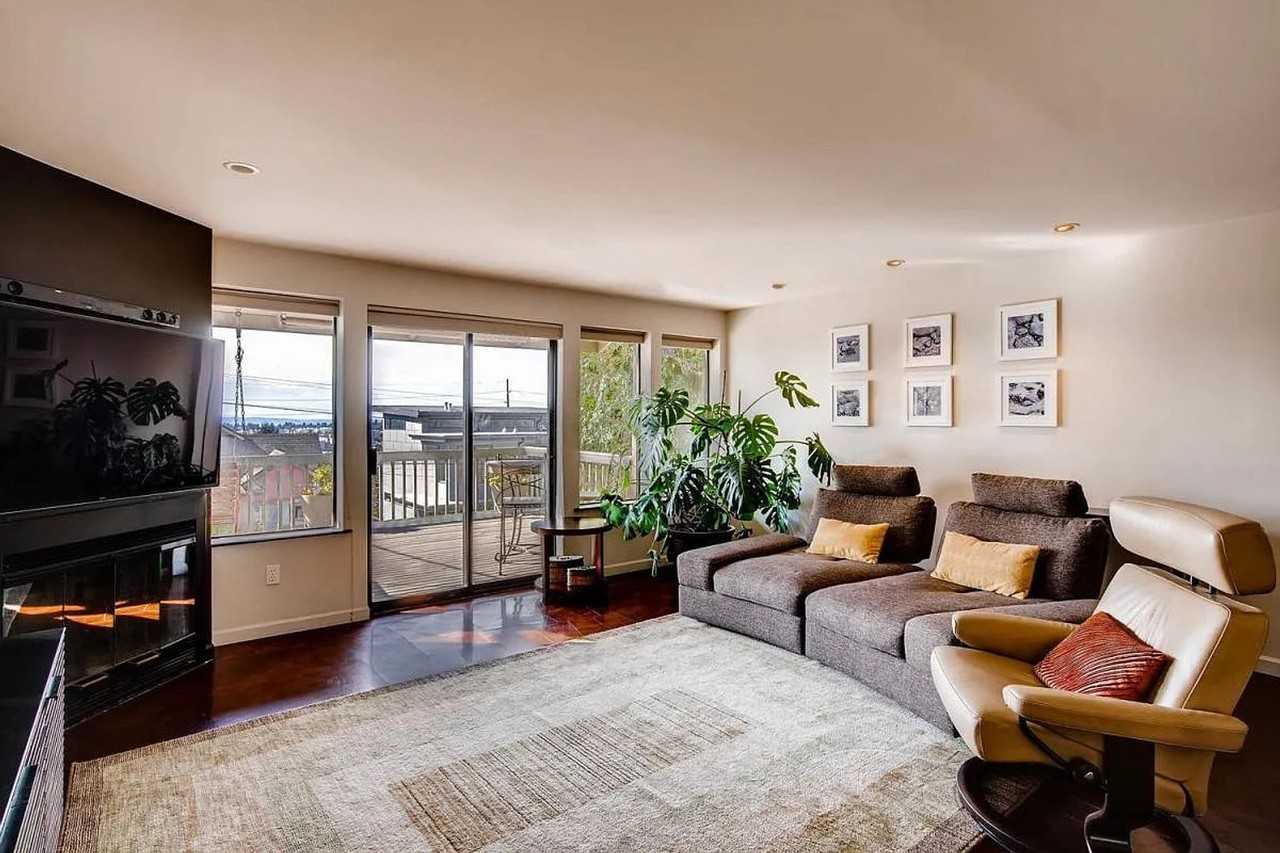 5052 Baker Ave Nw - Photo 3 of 47