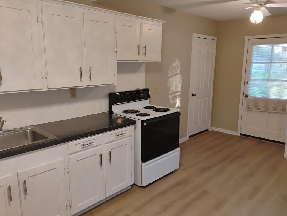 504 North Newsom Street - Photo 2 of 23