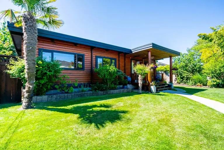 259 67a St - Photo 2 of 30