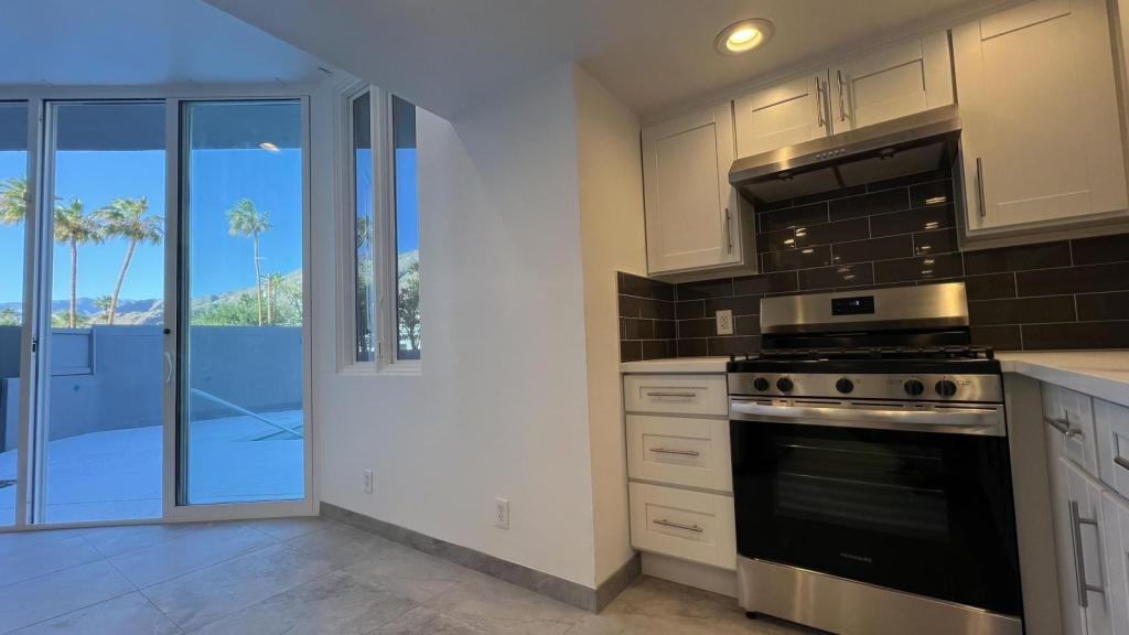 2286 N Junipero Ave - Photo 2 of 34