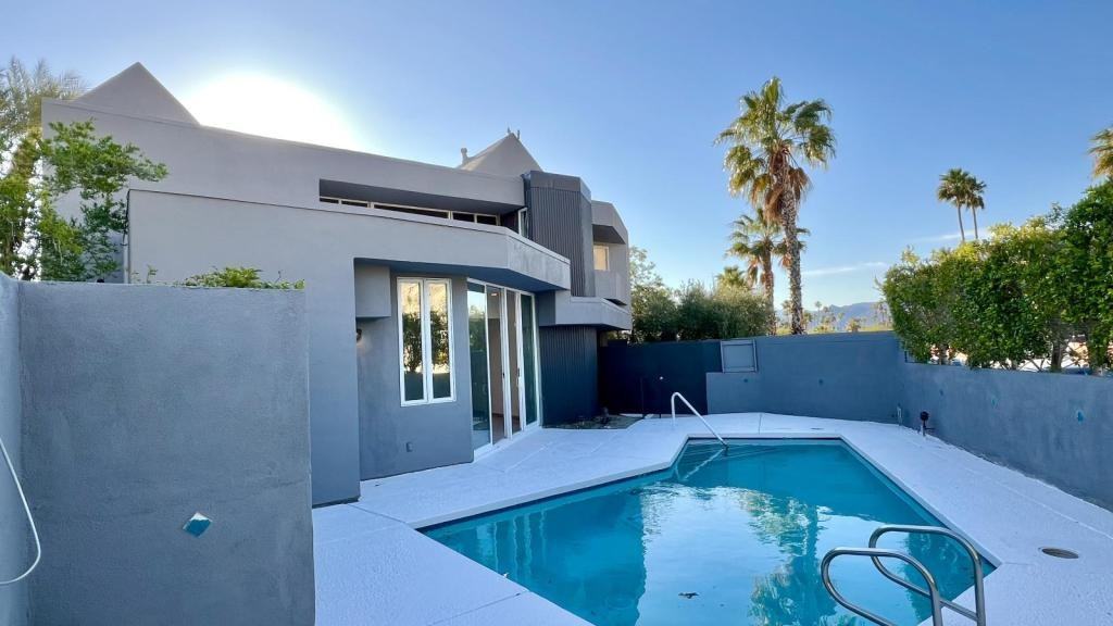 2286 N Junipero Ave - Photo 6 of 34