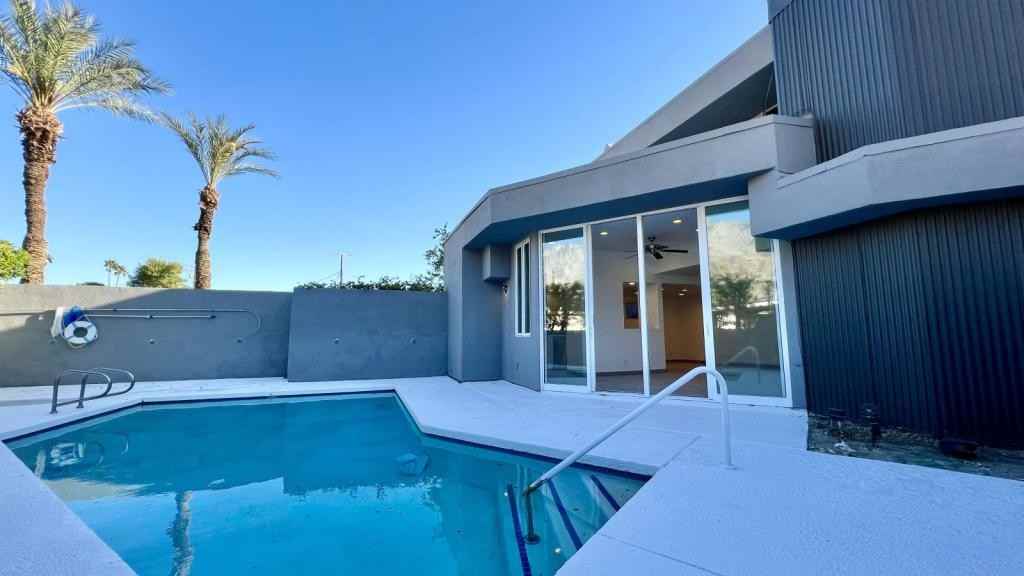 2286 N Junipero Ave - Photo 7 of 34