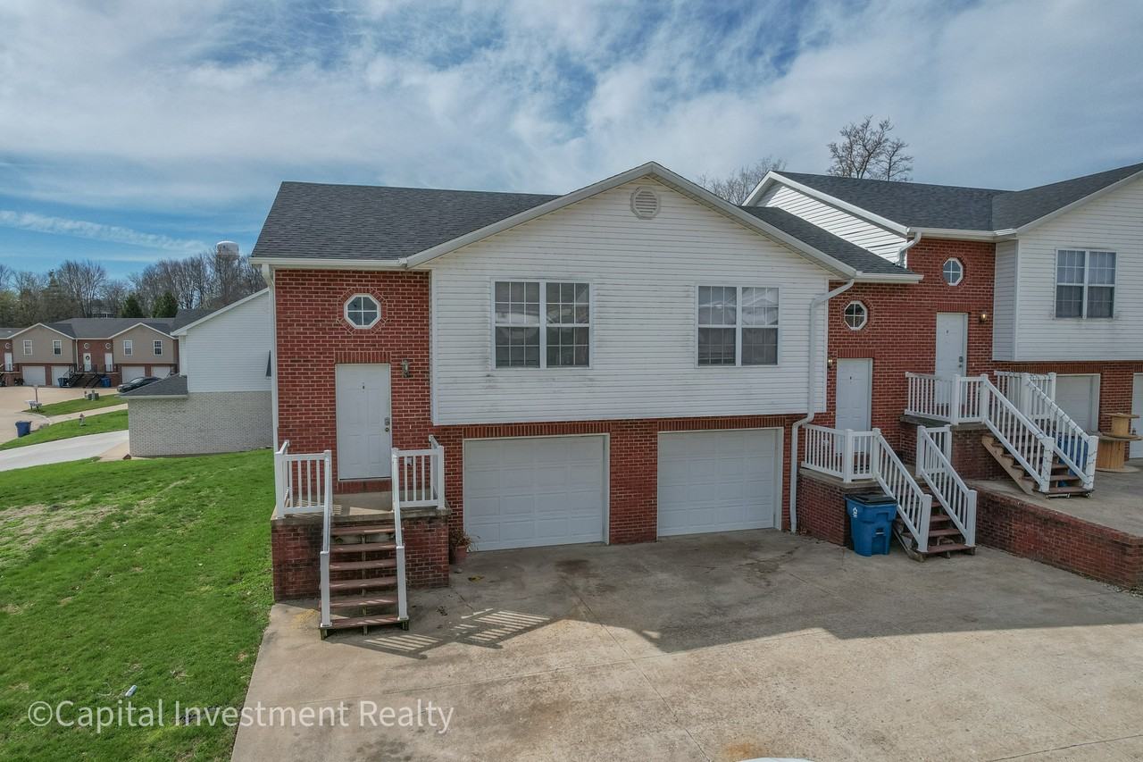 1812 Albert Pl - Photo 3 of 26