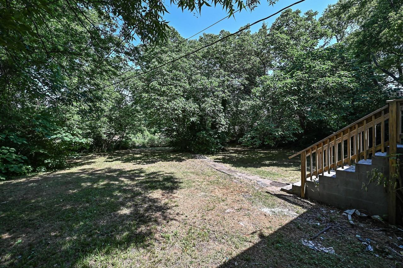 2649 Roslyn Ave - Photo 5 of 20