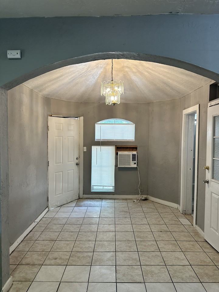 507 Cantrell Dr #B - Photo 3 of 10