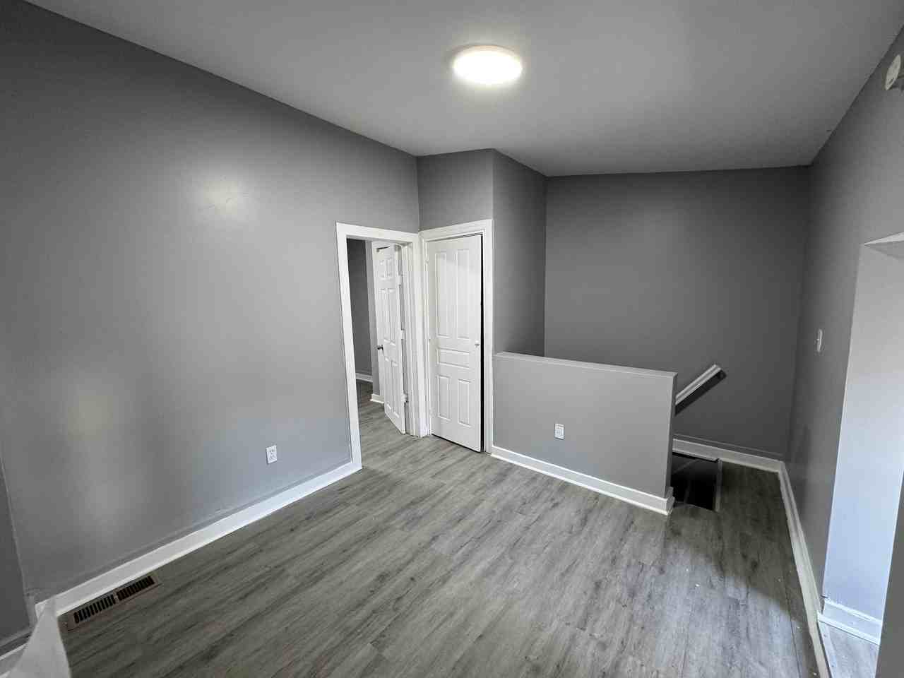 437 Cooper Pl - Photo 7 of 36