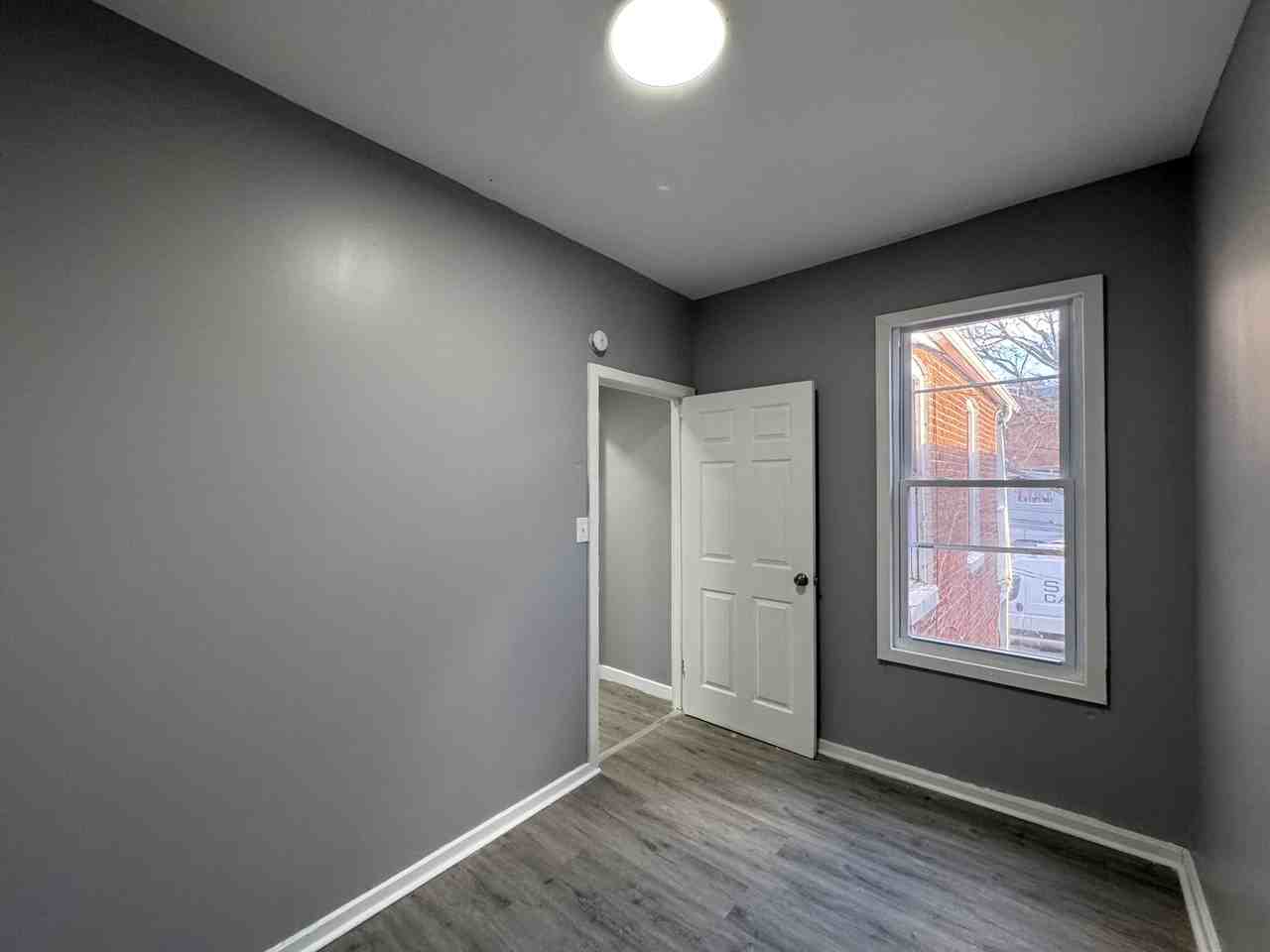 437 Cooper Pl - Photo 3 of 36
