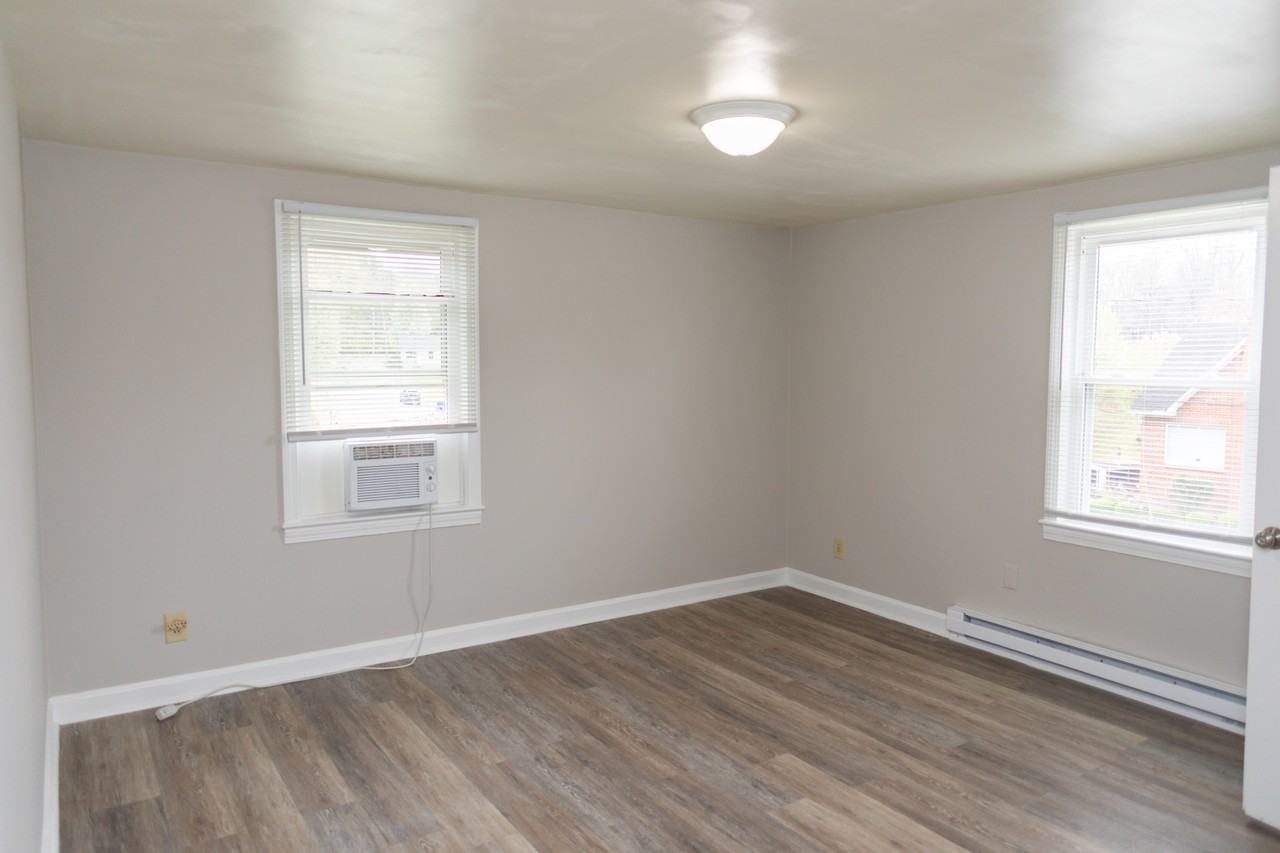 224 N Anderson St #B - Photo 2 of 8