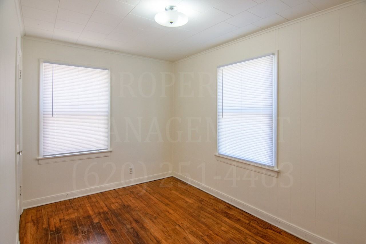 1906 W 6th St - Photo 5 of 19