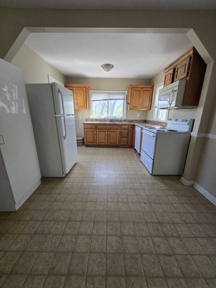 3202 Wood Ave - Photo 4 of 8