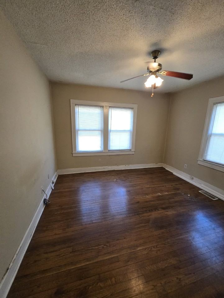 3202 Wood Ave - Photo 5 of 8