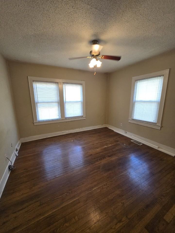 3202 Wood Ave - Photo 6 of 8