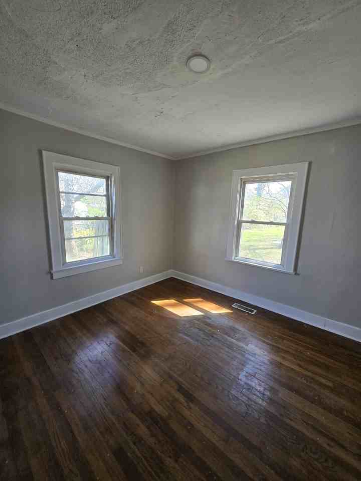 3202 Wood Ave - Photo 7 of 8