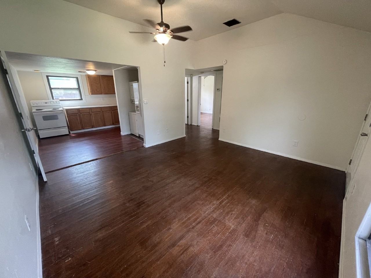 5102 N Beaver Ave - Photo 2 of 15