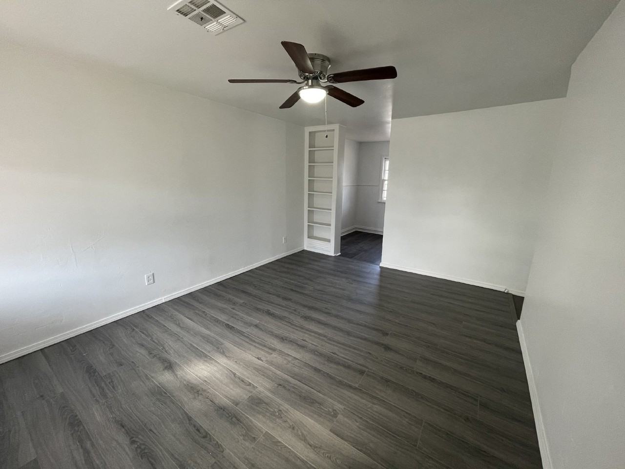 9305 Ne 13th St - Photo 5 of 23
