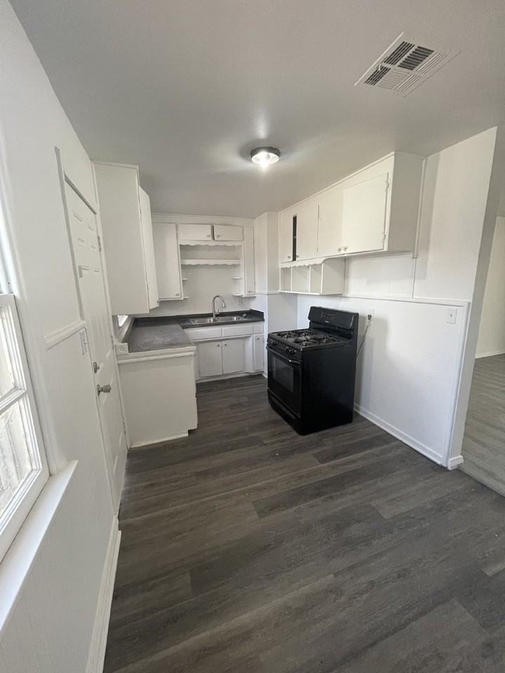 9305 Ne 13th St - Photo 7 of 23