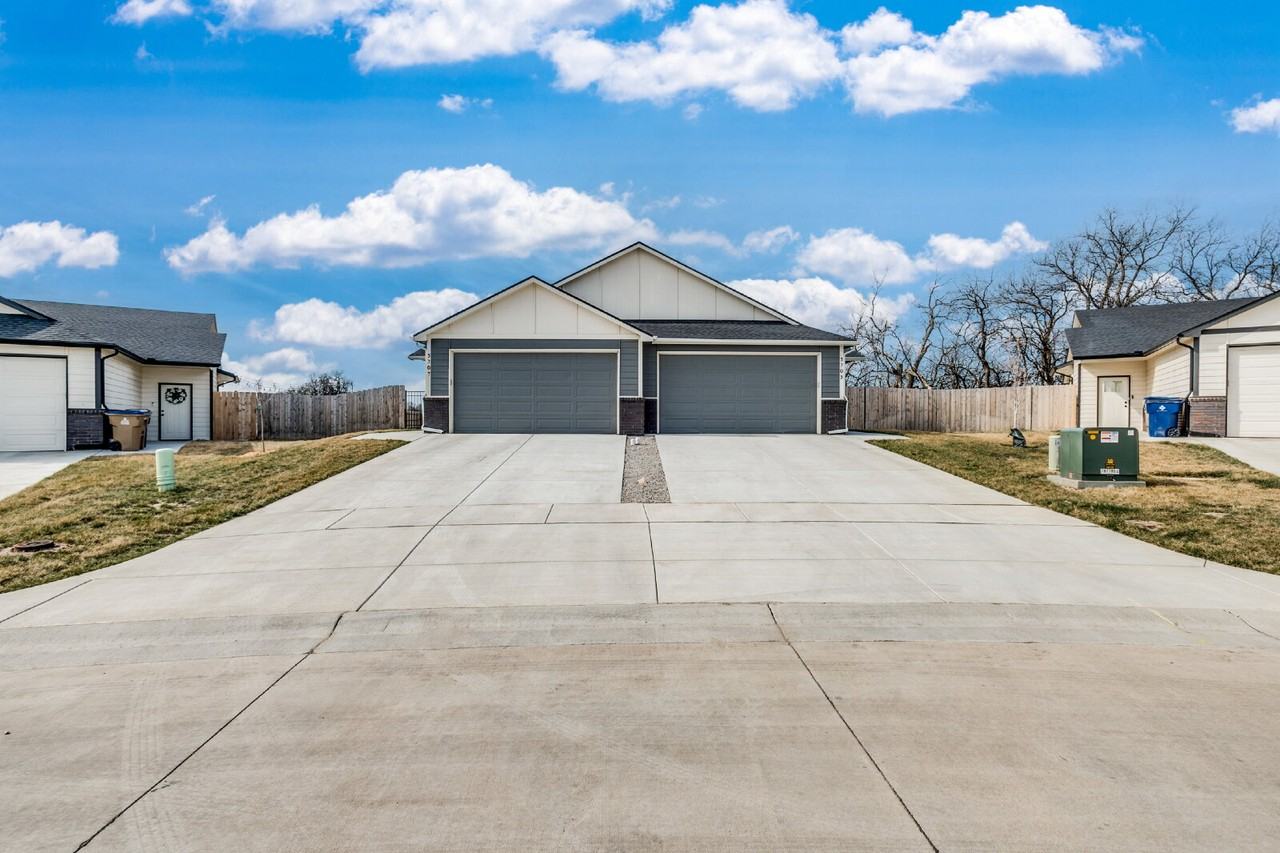 5707 Bristol St - Photo 2 of 20