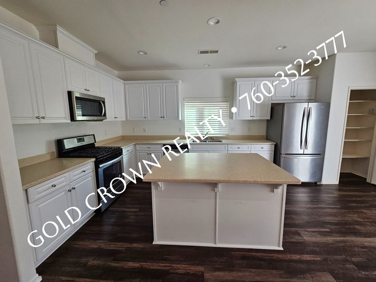 633 Las Lomas St - Photo 5 of 15