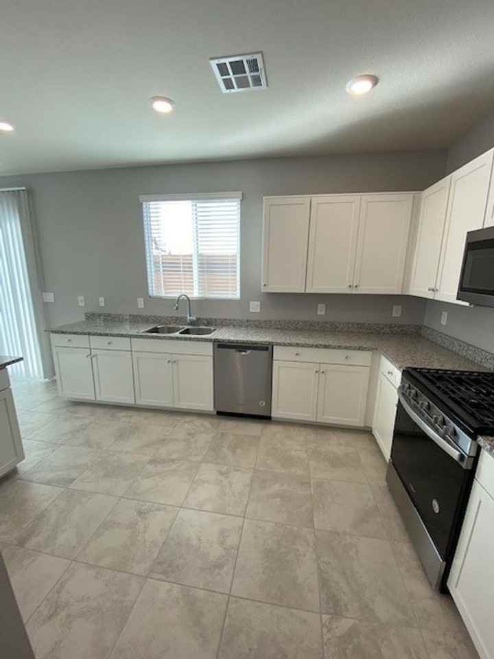 6667 Drusilla St - Photo 4 of 25