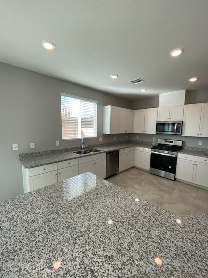 6667 Drusilla St - Photo 6 of 25