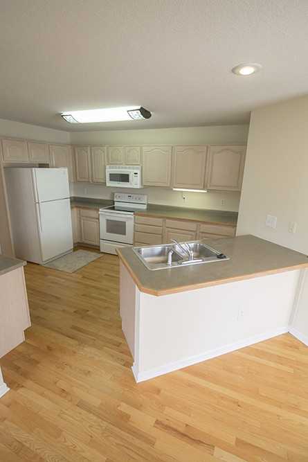 4708 Manhasset Dr - Photo 7 of 32