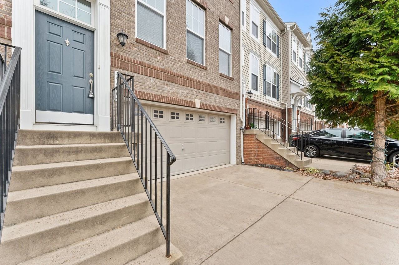 11825 Lake Baldwin Dr - Photo 2 of 42