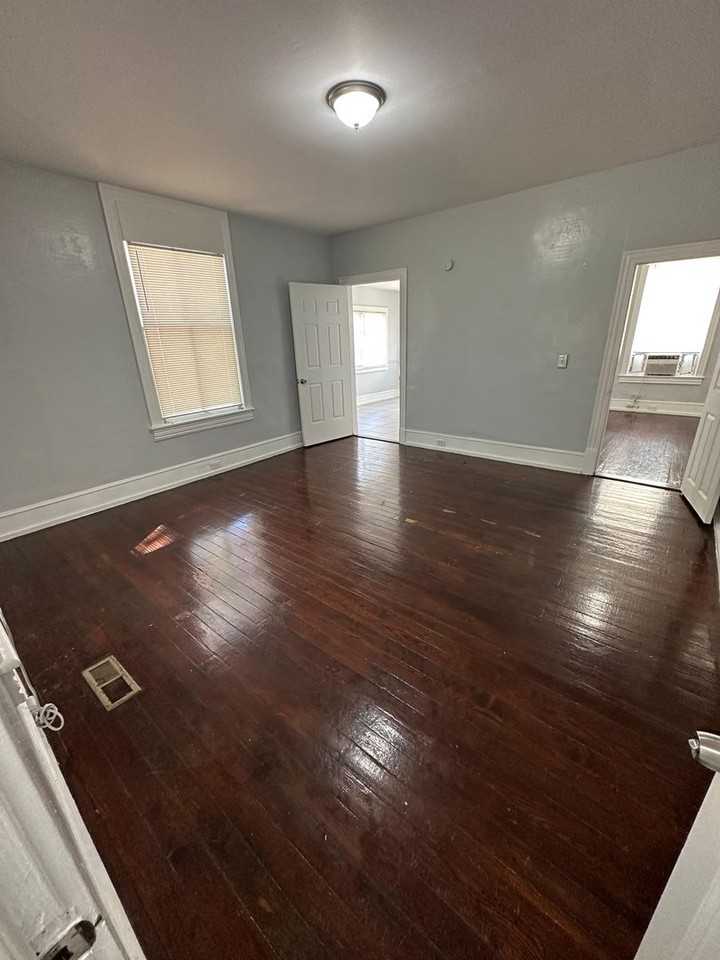 130 E 5th St - Photo 4 of 16