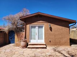 featured image of 1506 W Alameda St