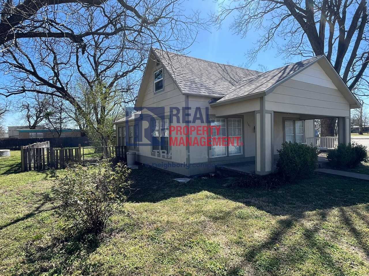 105 E 6th St - Photo 3 of 22