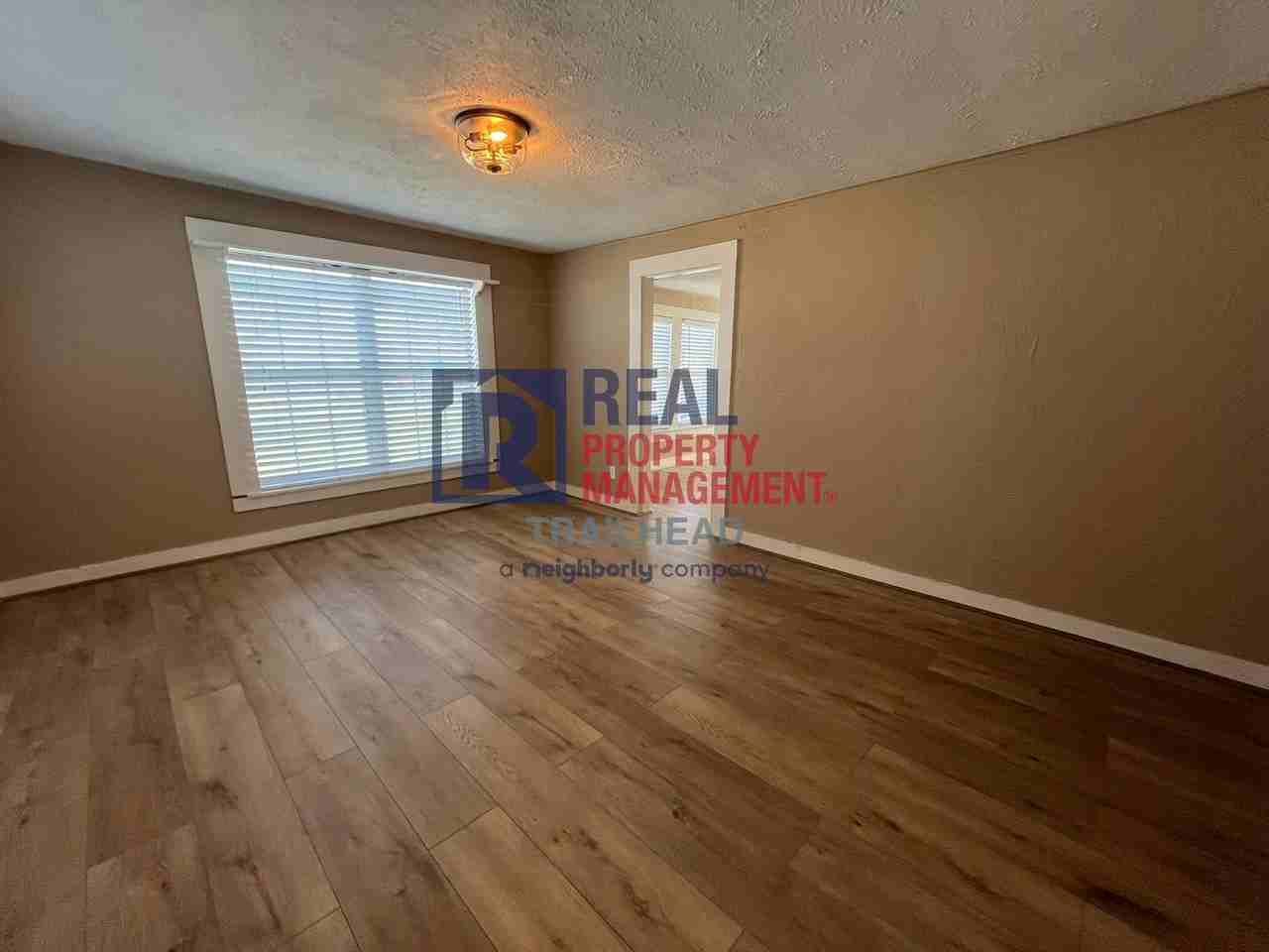 105 E 6th St - Photo 6 of 22