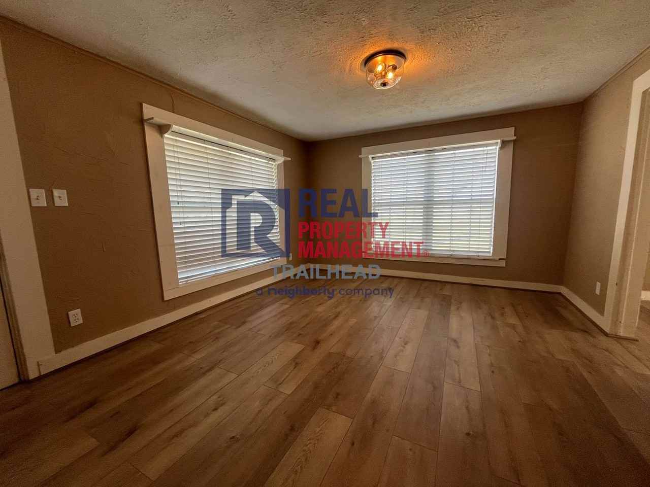 105 E 6th St - Photo 7 of 22
