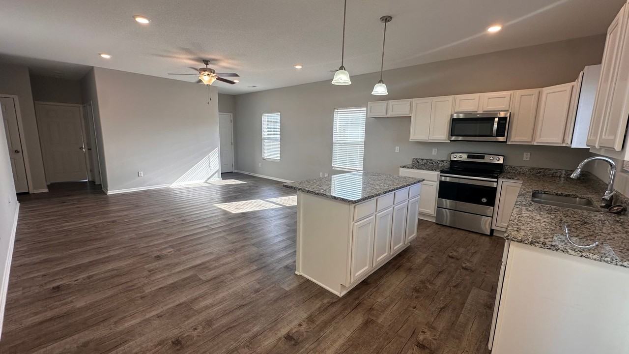 463 S Longbranch Dr - Photo 2 of 15