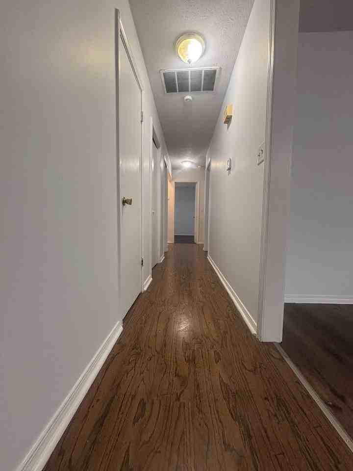 2304 E Sharon St - Photo 3 of 18