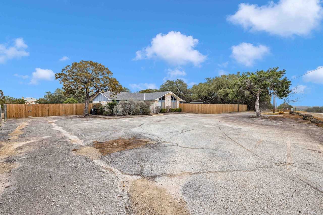 5565 Whartons Dock Rd - Photo 2 of 36