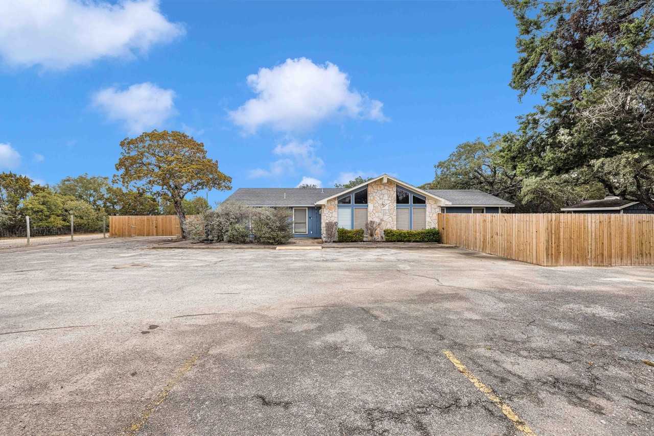 5565 Whartons Dock Rd - Photo 3 of 36