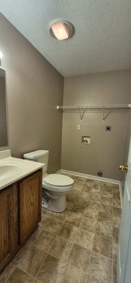 4701 Scepter Way - Photo 6 of 10