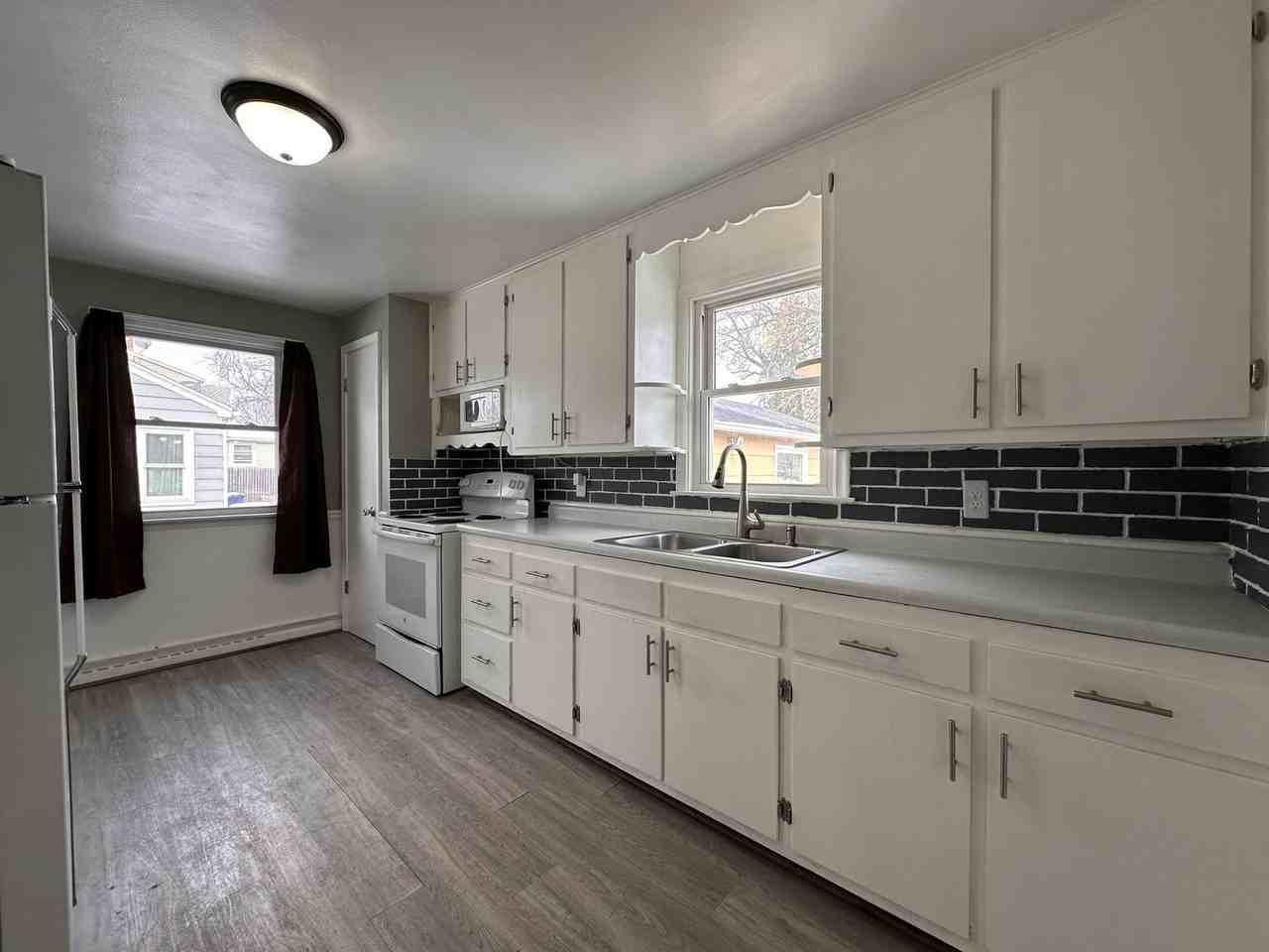 335 14th Ave - Photo 2 of 35