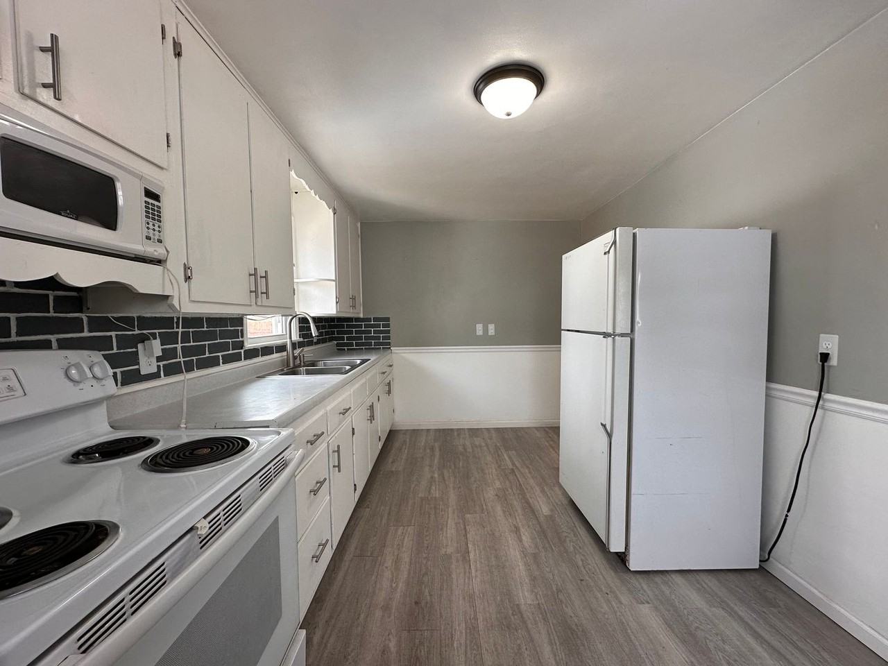 335 14th Ave - Photo 3 of 35