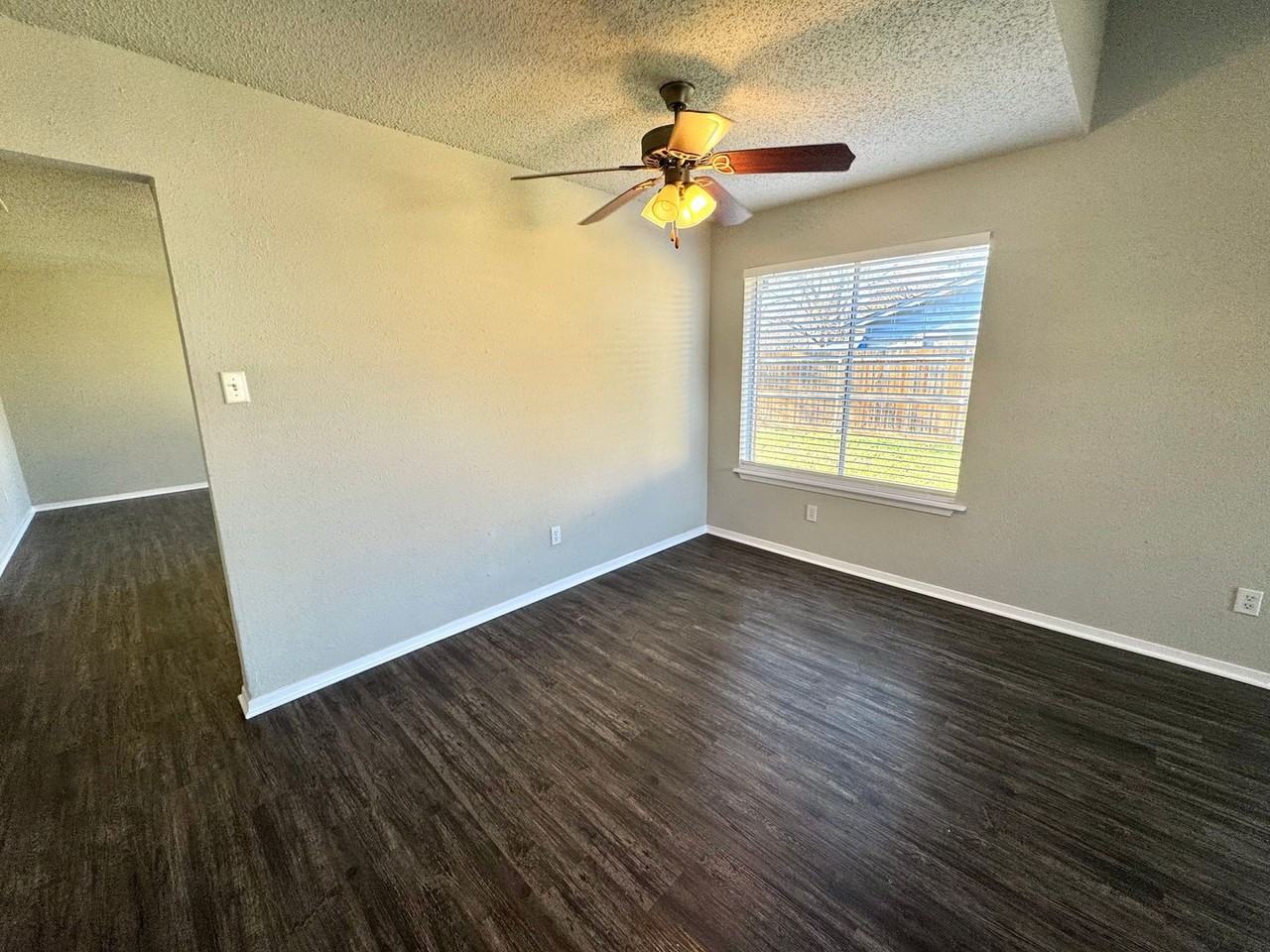 2508 S Center St - Photo 4 of 17