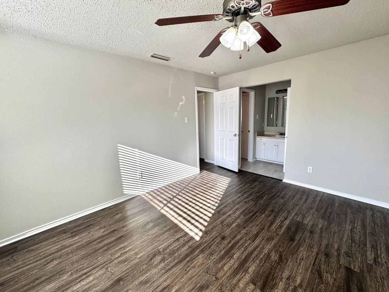 2508 S Center St - Photo 6 of 17