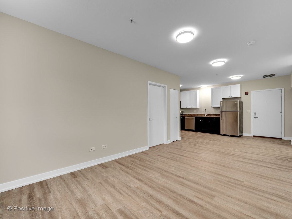 Melrose Main - Photo 3 of 50