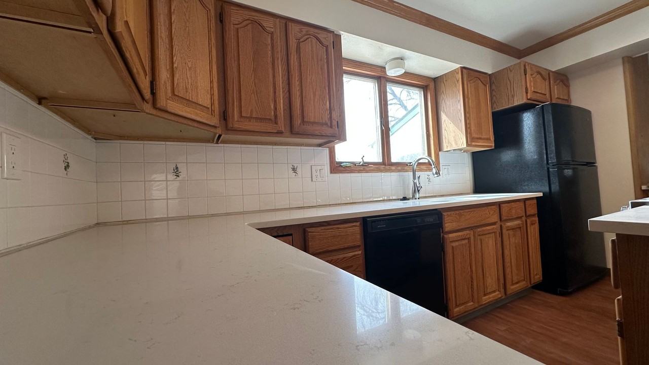 2725 Meadowlark Ave - Photo 3 of 19