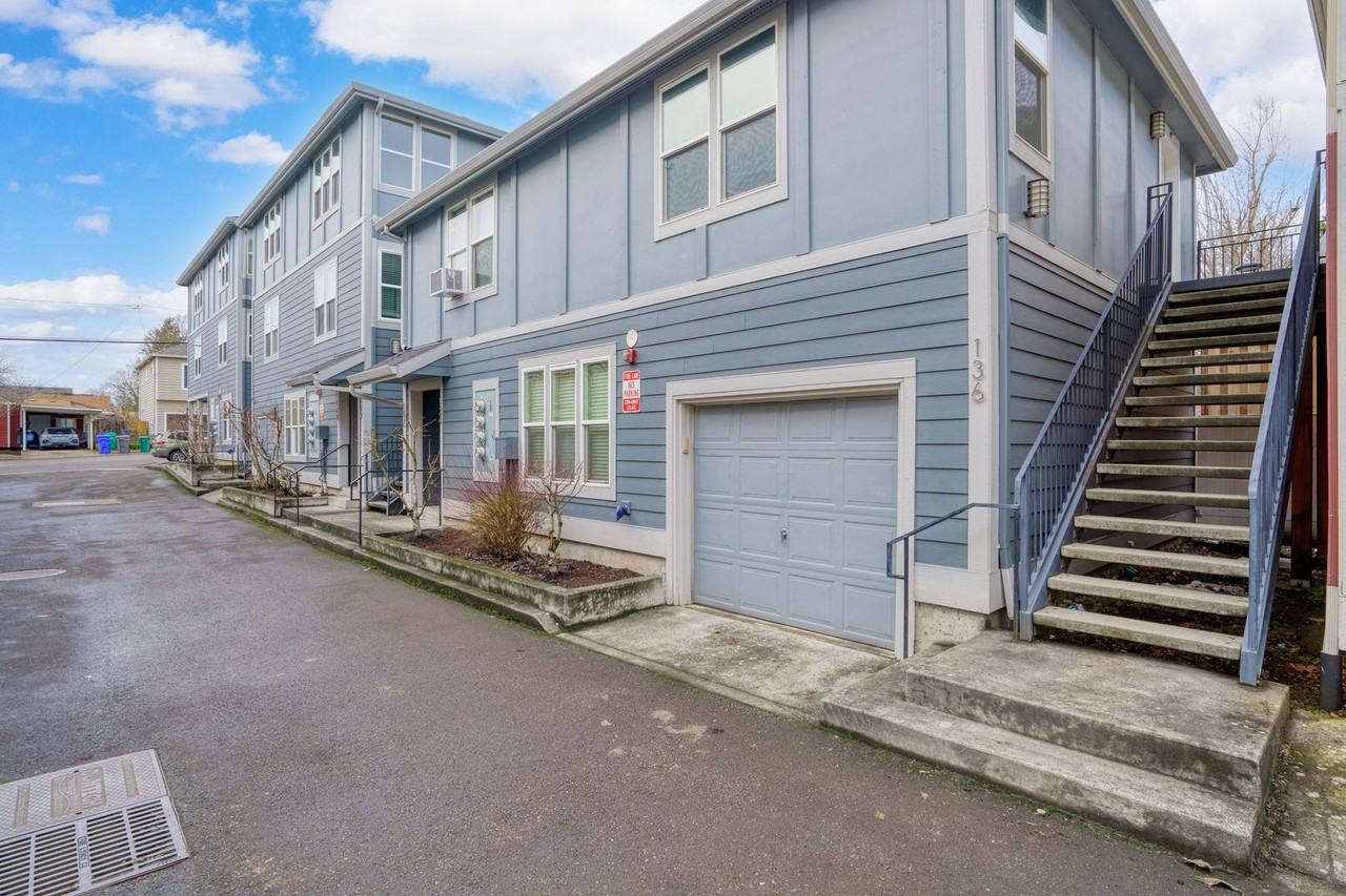 136 Se 119th Ave - Photo 2 of 21