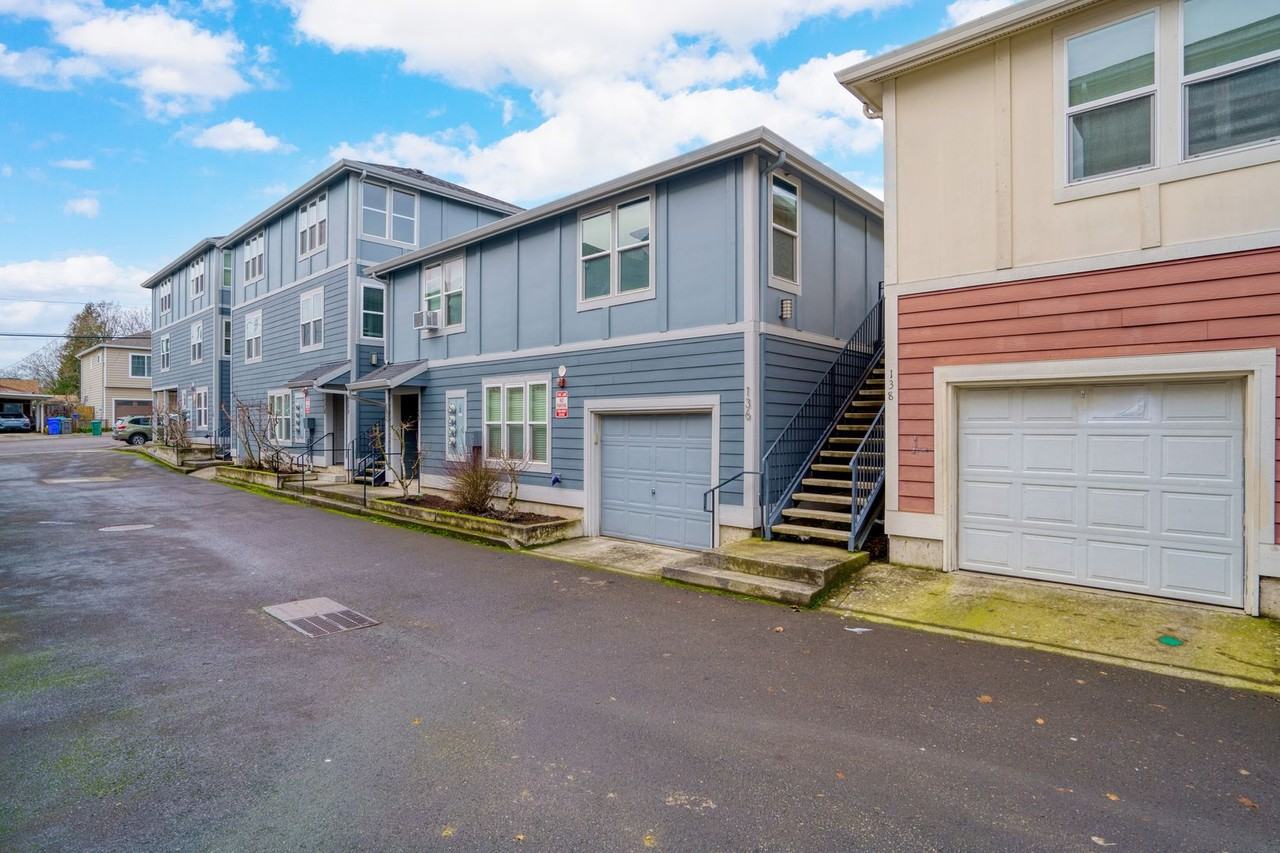 136 Se 119th Ave - Photo 4 of 21